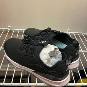 Clove Sneakers- Women’s